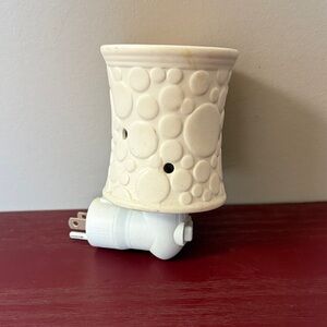 Scentsy Cream Bubble Plug-In Warmer
